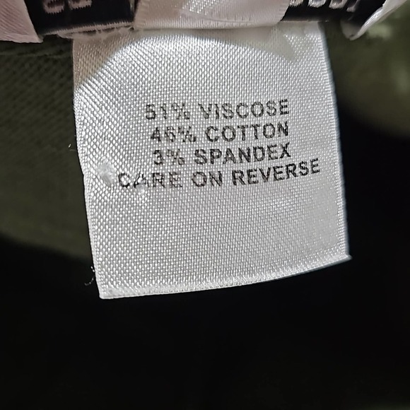 St. John‎ Sport Green Shorts Size 10 - Picture 5 of 5